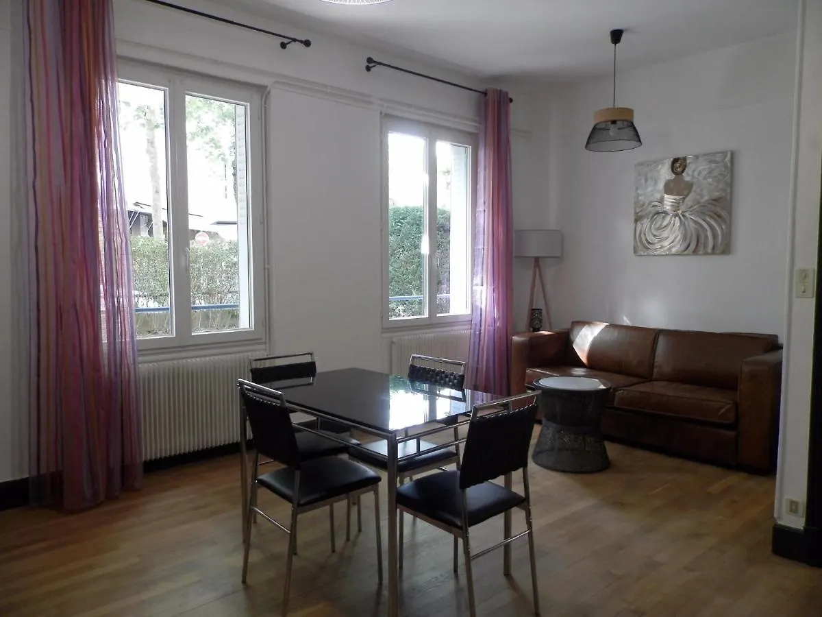 Bel Appartement A Vichy 0*,  France
